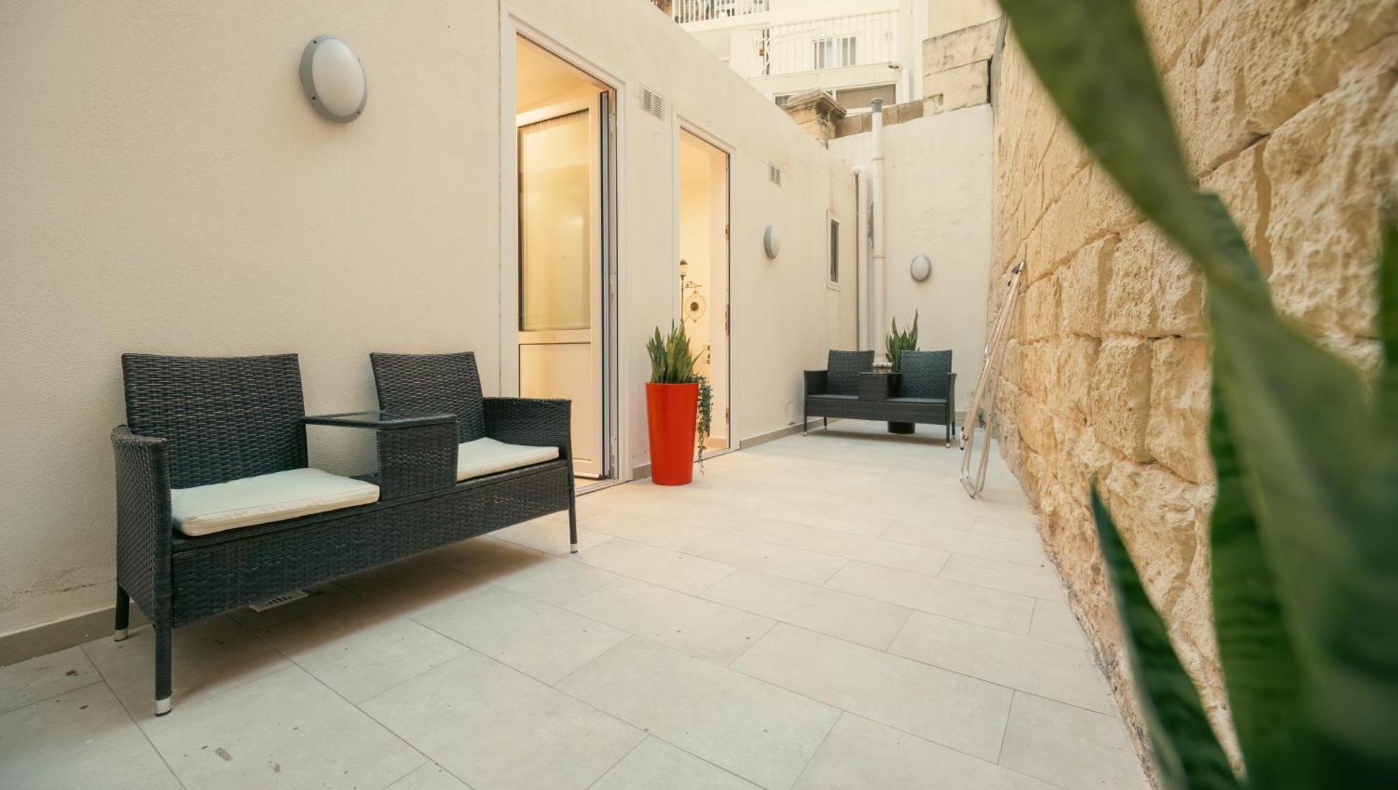 Sliema Central O'Clock B&B Malta Exterior foto